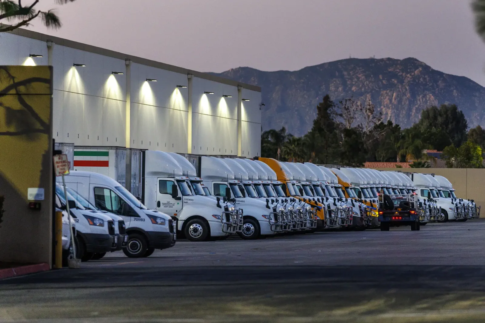 Commercial Roofing for Logistics and 3PL Operators in Rialto, CA Commercial Roofing for Logistics and 3PL Operators in Rialto, CA